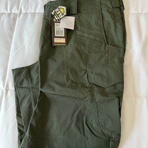 5.11 Tactical Men's Stryke Shorts 73327 Green Size 38